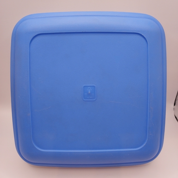 Lot of 3 Preowned Food Storage Containers 3 Different Manufacturer and Sizes. - Picture 7 of 14